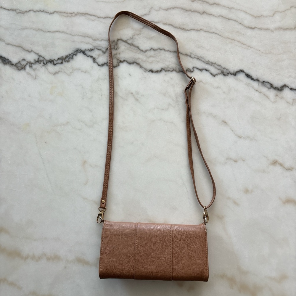 Elegant Brown Leather Crossbody Bag - Picture 2 of 3